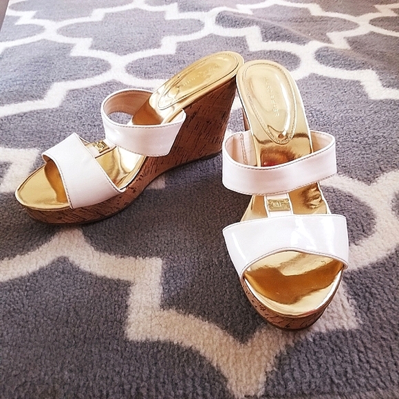 Marc Fisher "Wizard", White Patent & Cork Wedge Pl - Picture 3 of 11